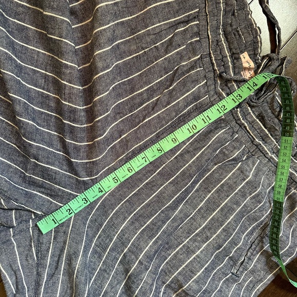 In Every Story Cropped Flowy Linen Pants - Picture 5 of 7